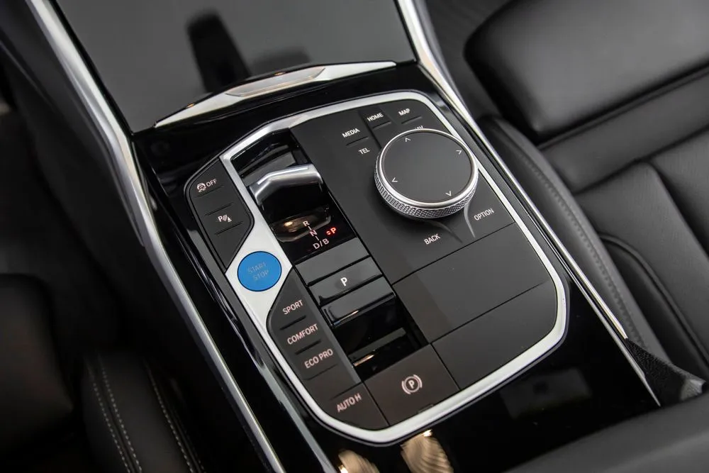 BMW i4 photo 32