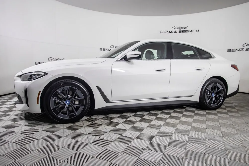 BMW i4 photo 9