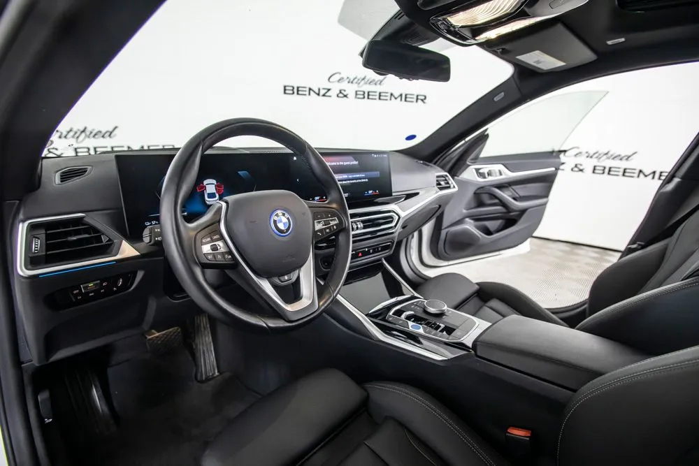 BMW i4 photo 20