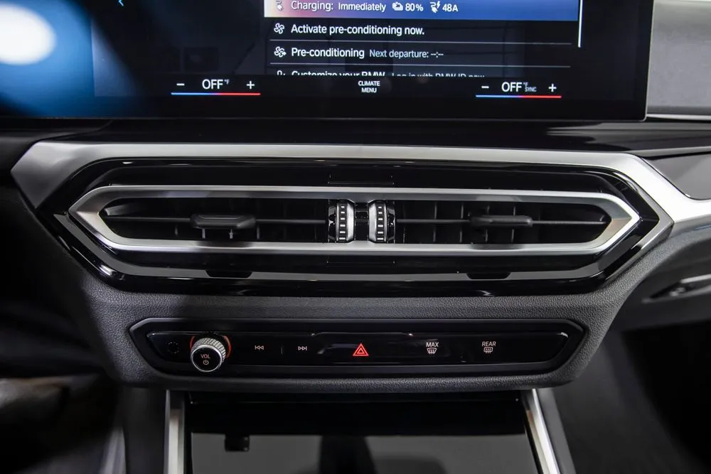 BMW i4 photo 29