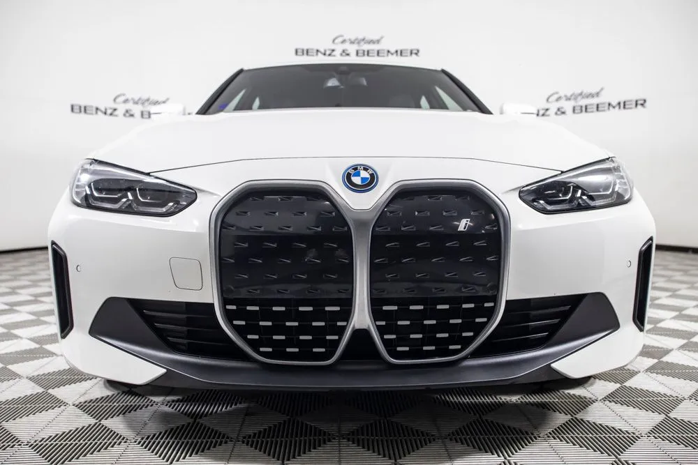 BMW i4 photo 5