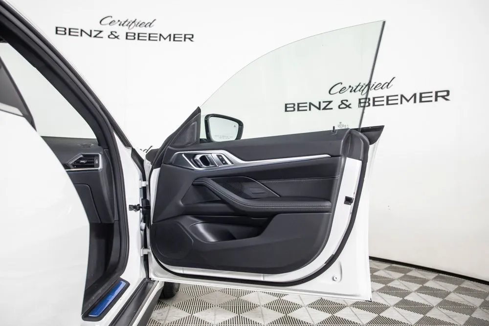 BMW i4 photo 19