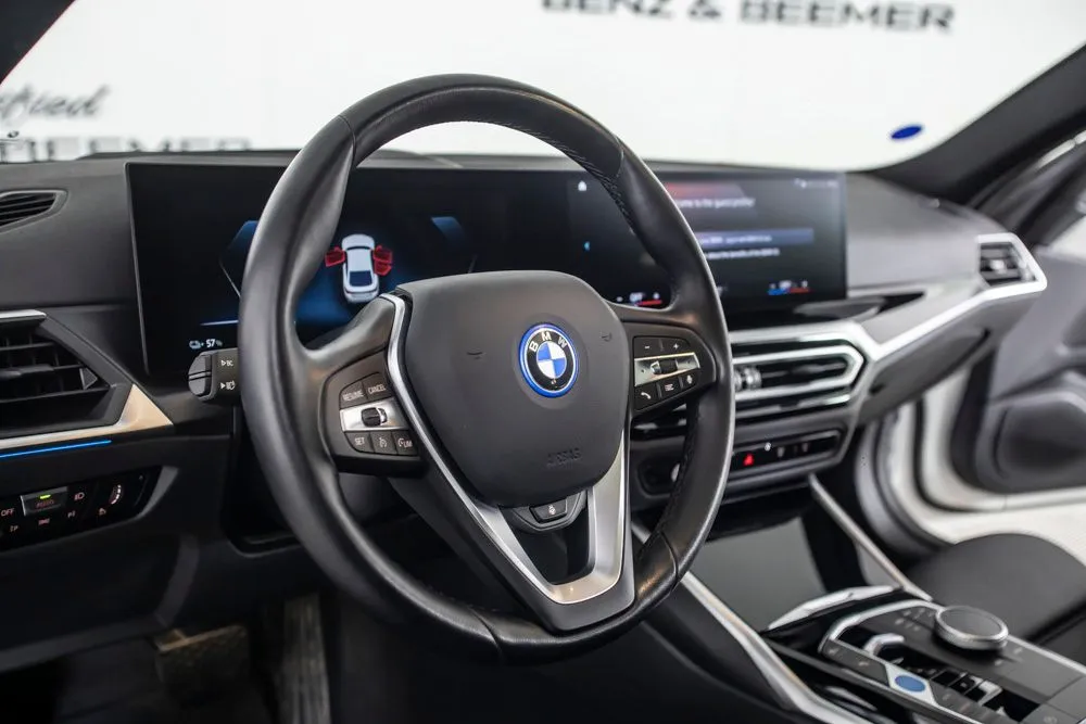 BMW i4 photo 21