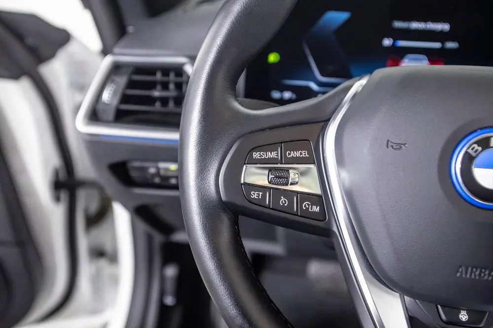 BMW i4 photo 35