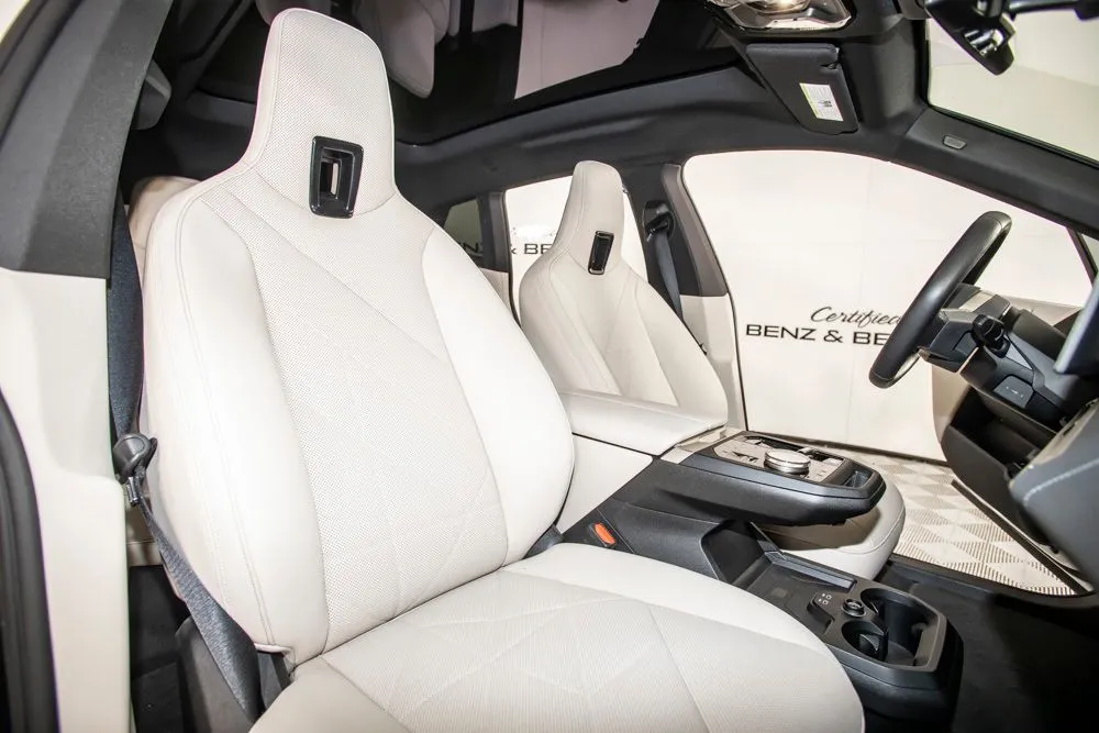 BMW iX photo 16