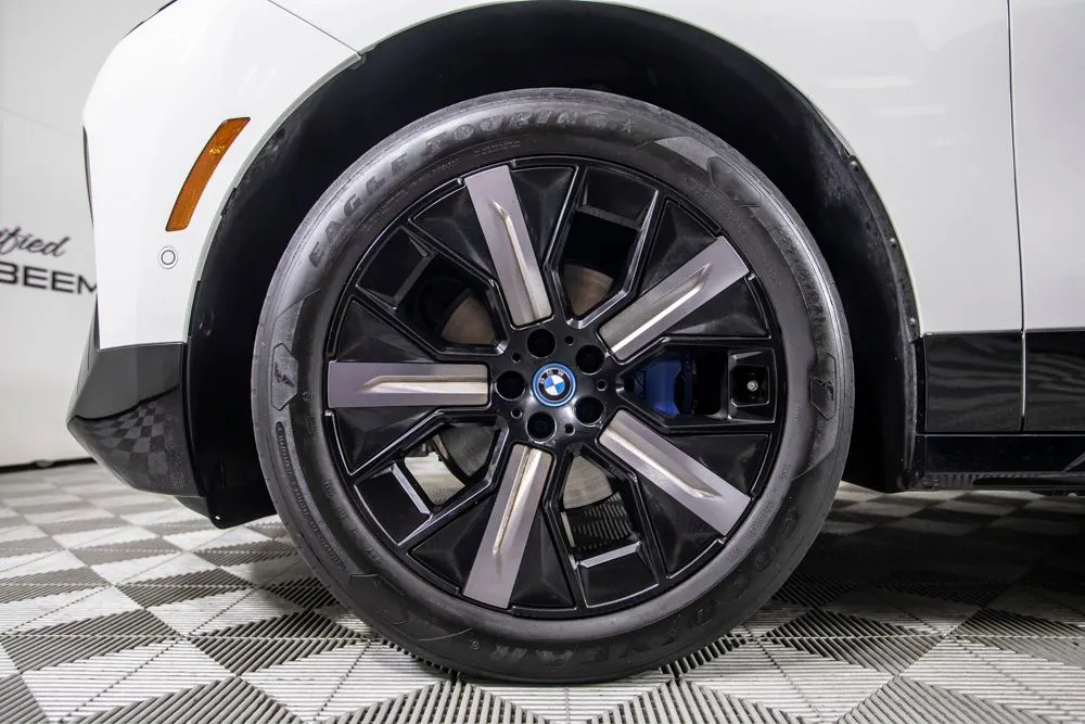 BMW iX photo 34