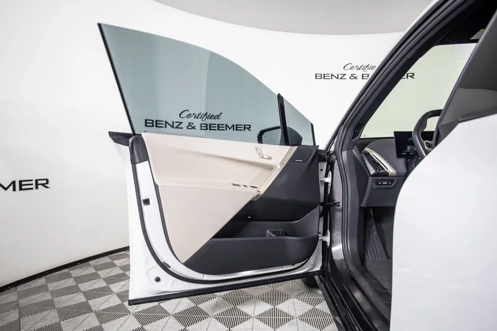 BMW iX photo 17