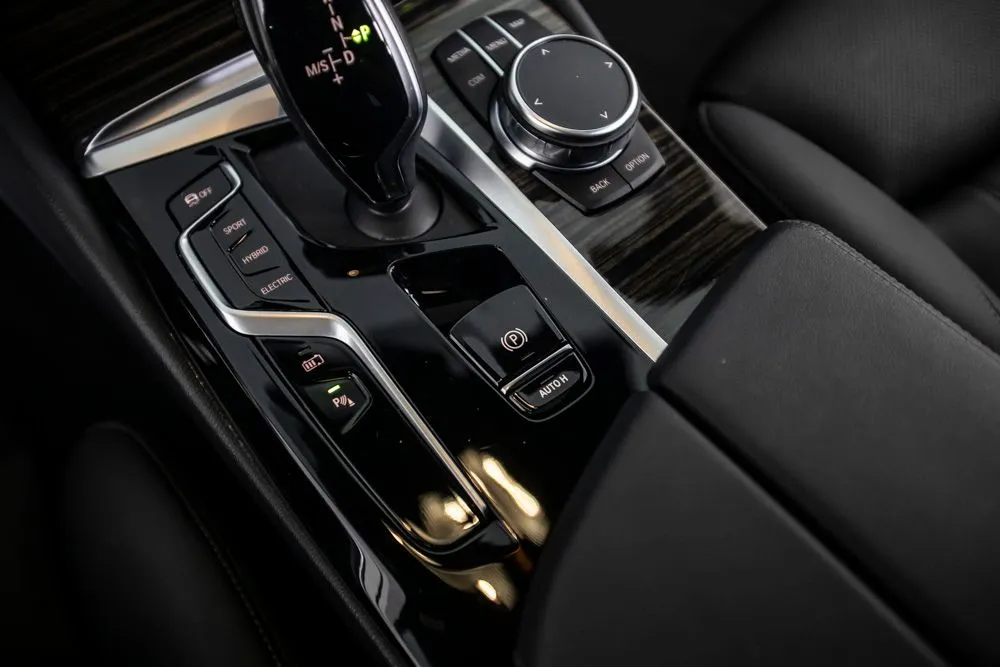 BMW 5 Series photo 34