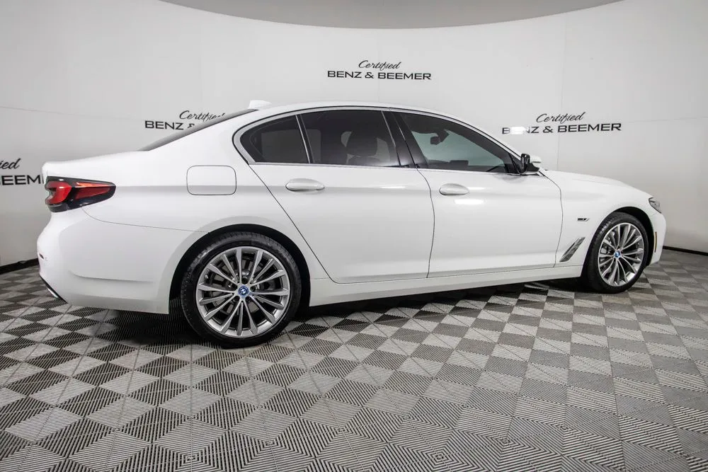 BMW 5 Series photo 4