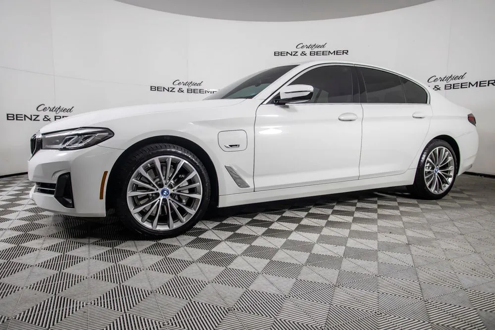 BMW 5 Series photo 9
