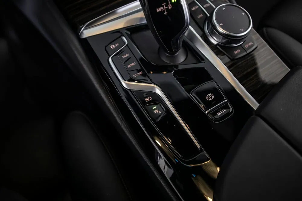 BMW 5 Series photo 33