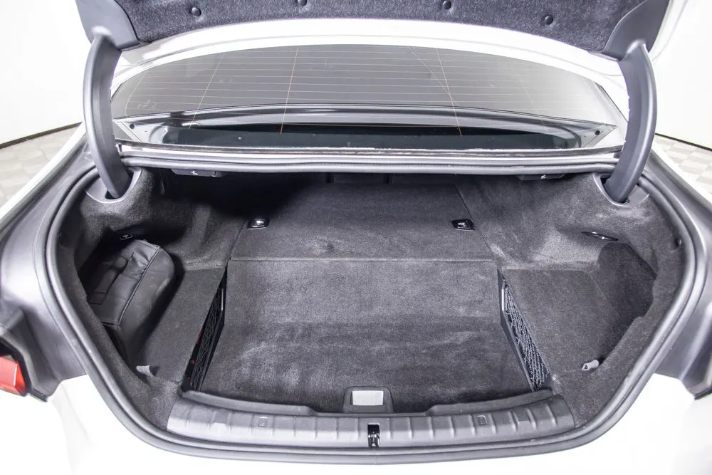 BMW 5 Series photo 8