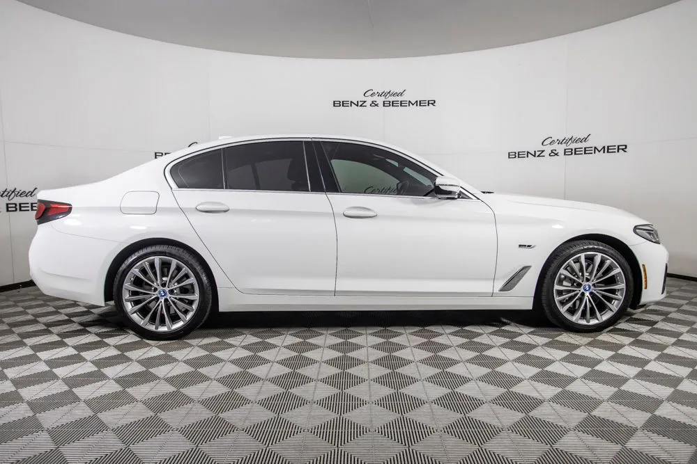 BMW 5 Series photo 3