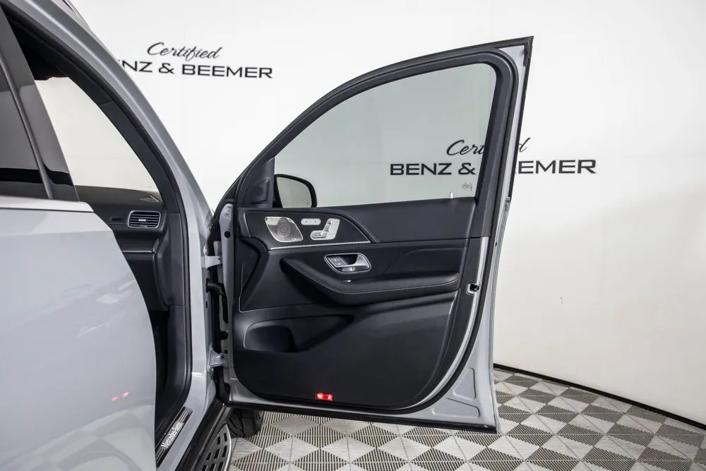 Mercedes-Benz GLS photo 22