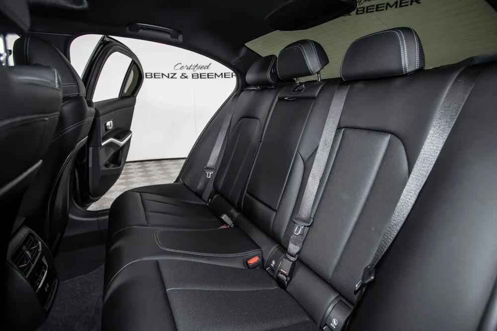 BMW 3 Series photo 14
