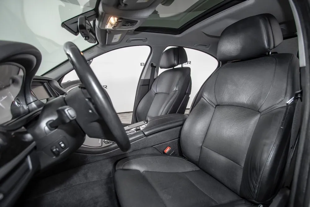 BMW 5 Series photo 13
