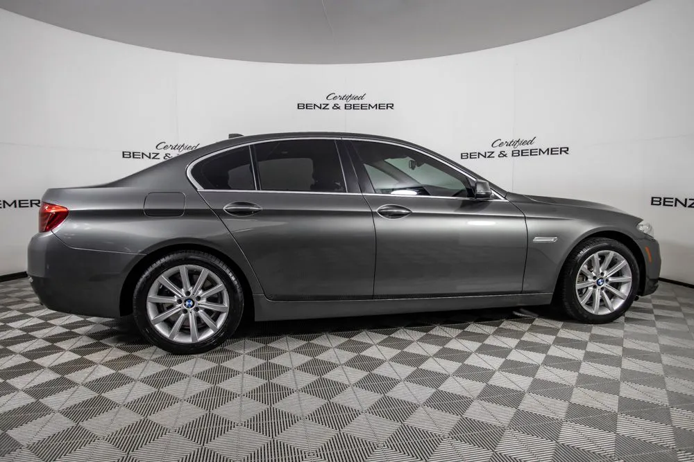 BMW 5 Series photo 4