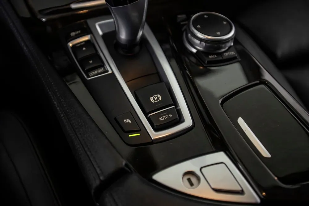 BMW 5 Series photo 34