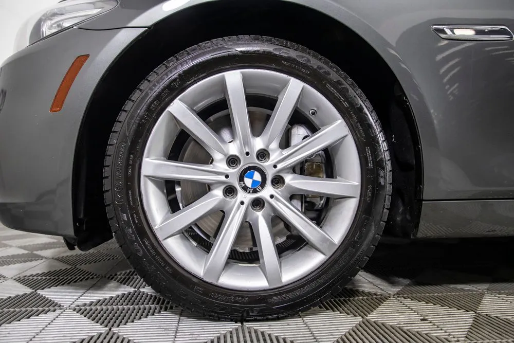 BMW 5 Series photo 39