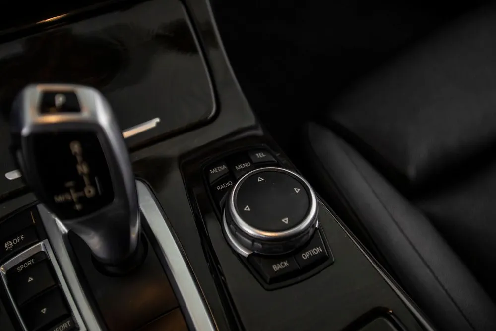 BMW 5 Series photo 32