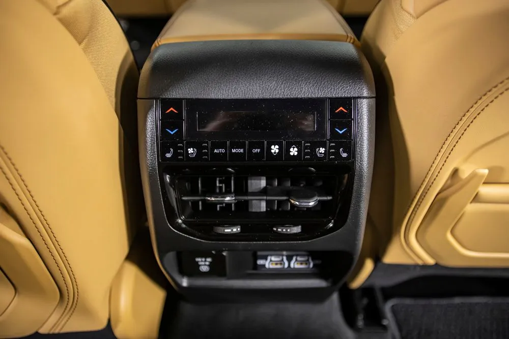 Jeep Grand Cherokee photo 22