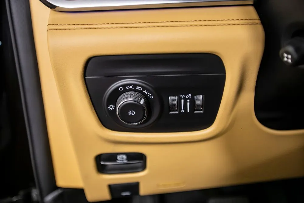 Jeep Grand Cherokee photo 39