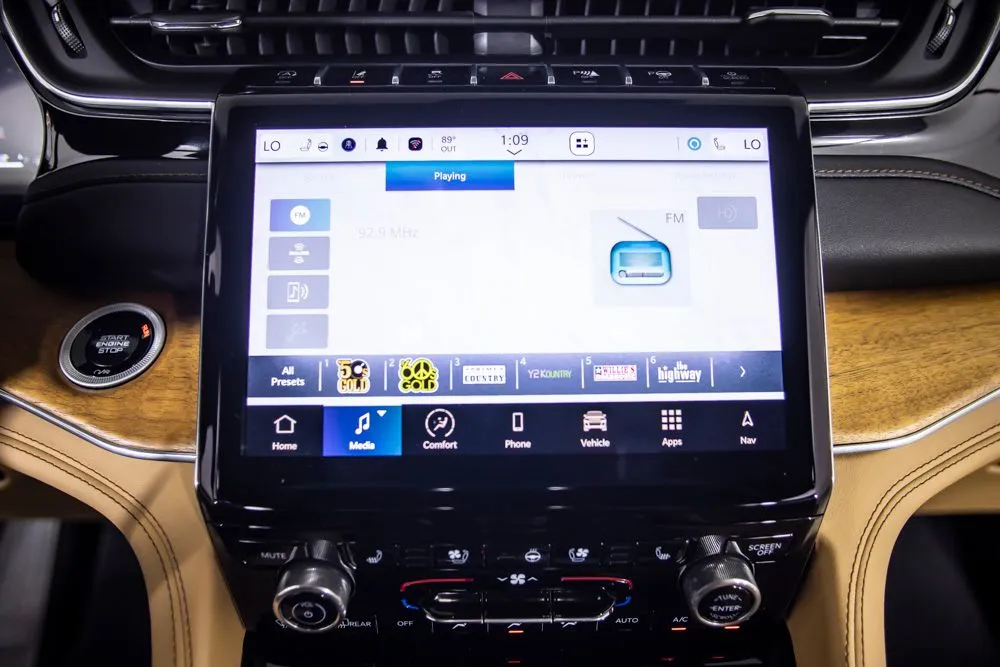 Jeep Grand Cherokee photo 27