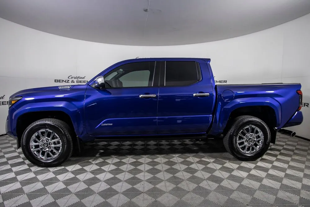 Toyota Tacoma photo 9