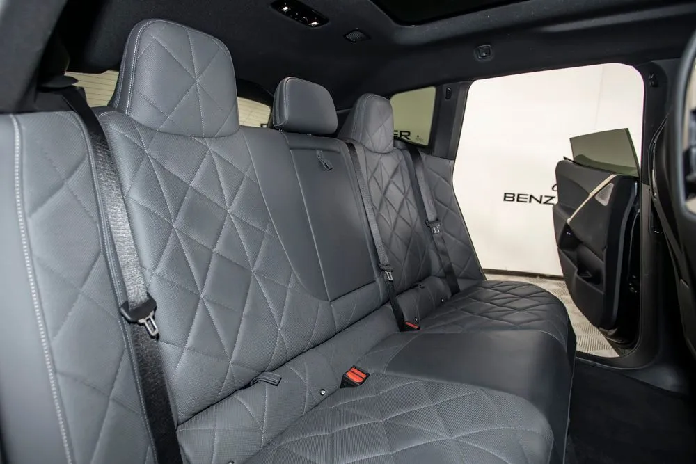 BMW iX photo 16