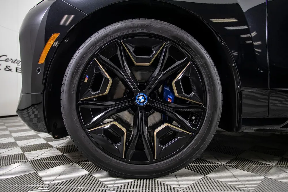 BMW iX photo 37