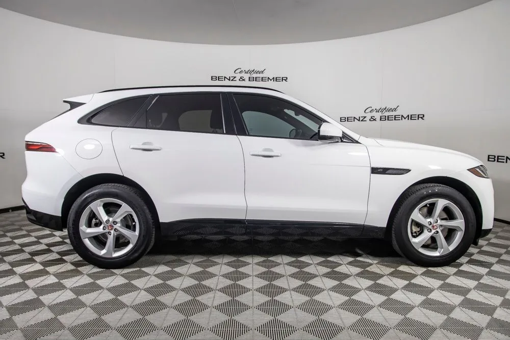 Jaguar F-PACE photo 3