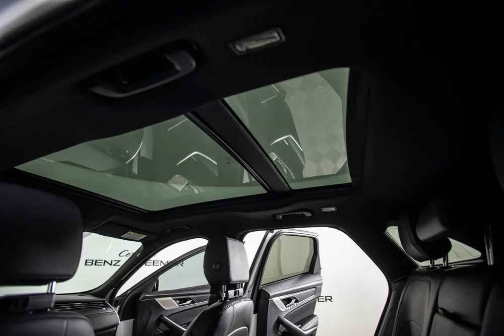 Jaguar F-PACE photo 22