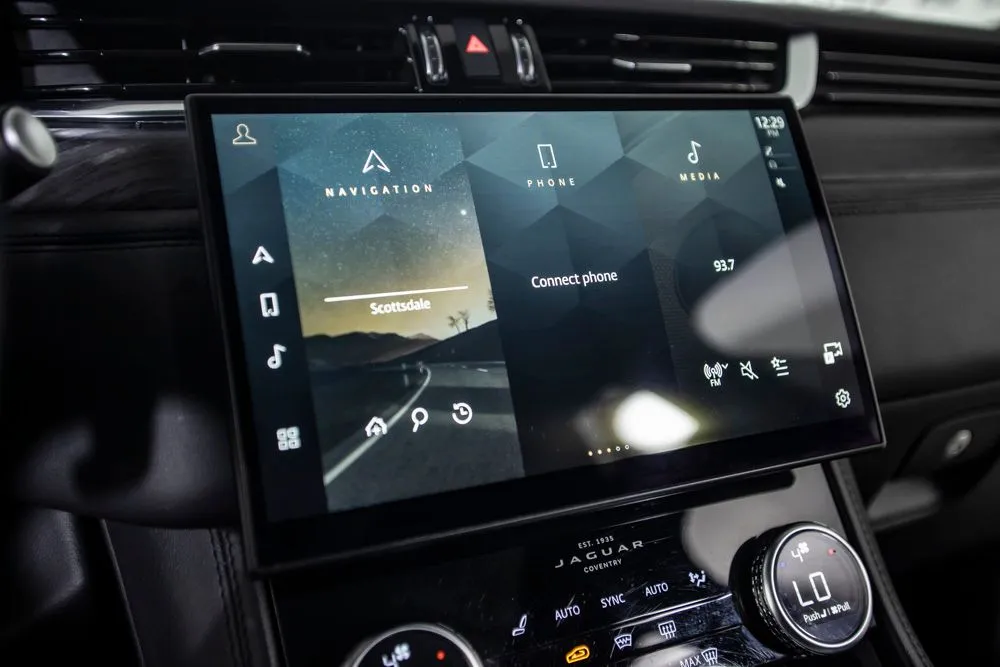 Jaguar F-PACE photo 26