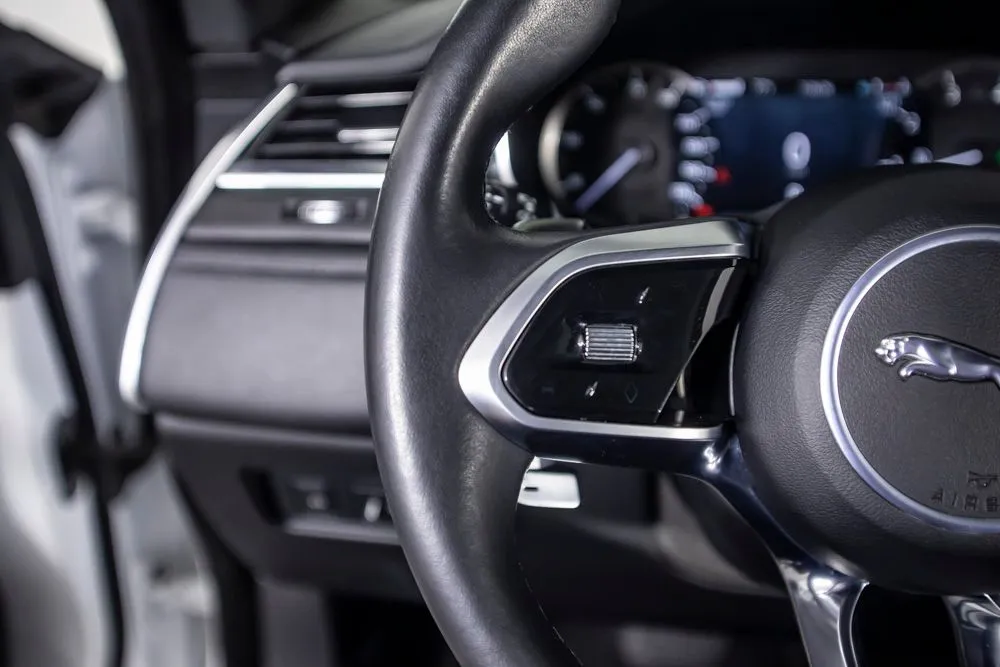 Jaguar F-PACE photo 34