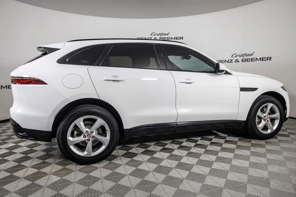 Jaguar F-PACE photo 4