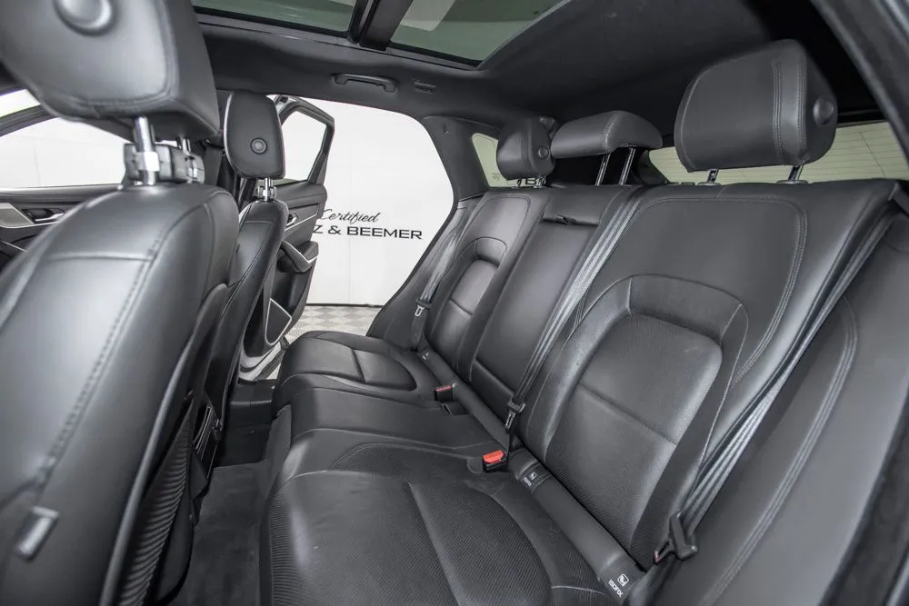 Jaguar F-PACE photo 14