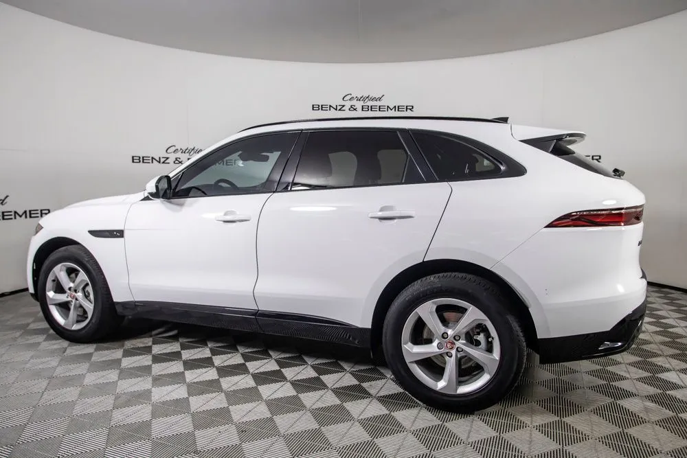 Jaguar F-PACE photo 11