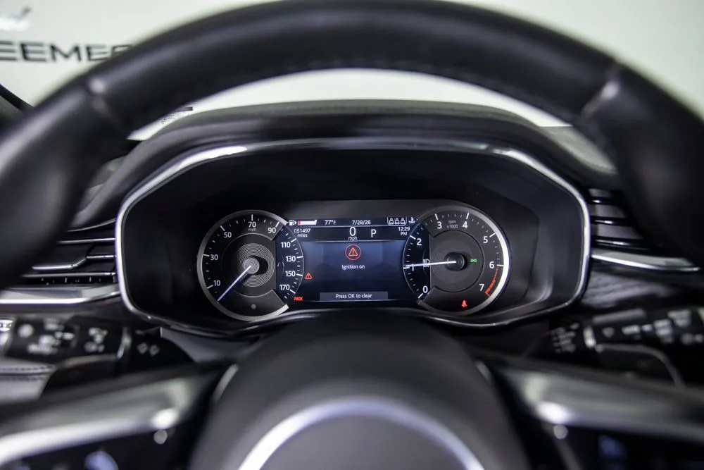 Jaguar F-PACE photo 23