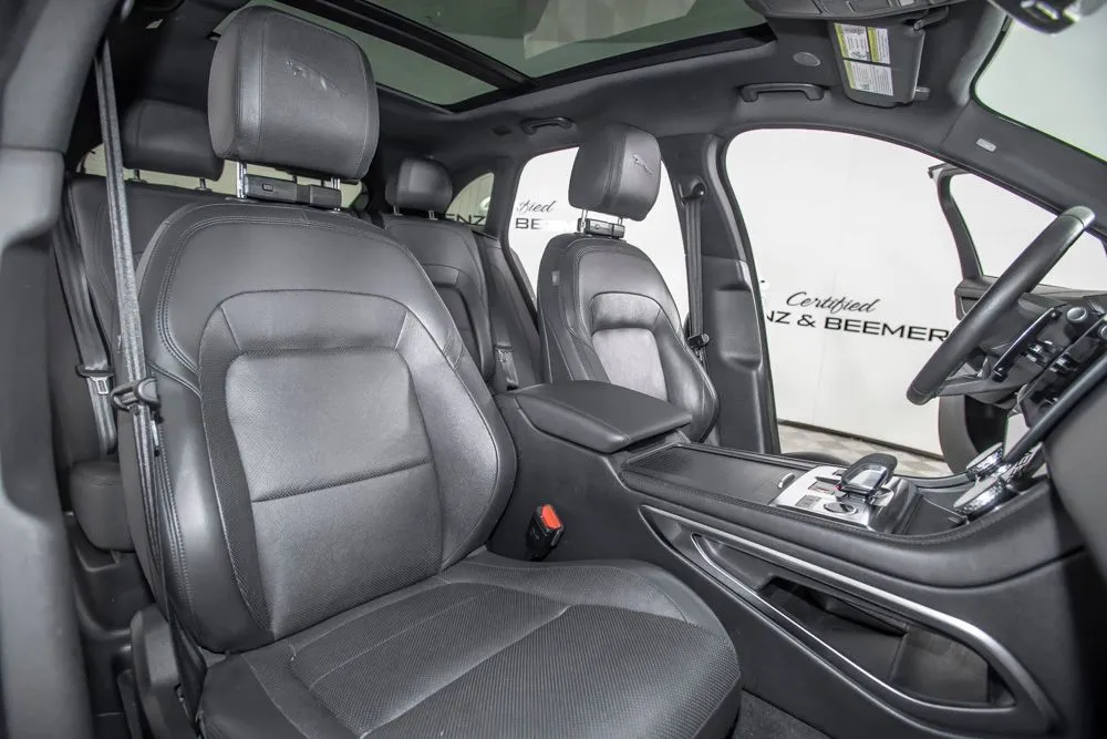 Jaguar F-PACE photo 16