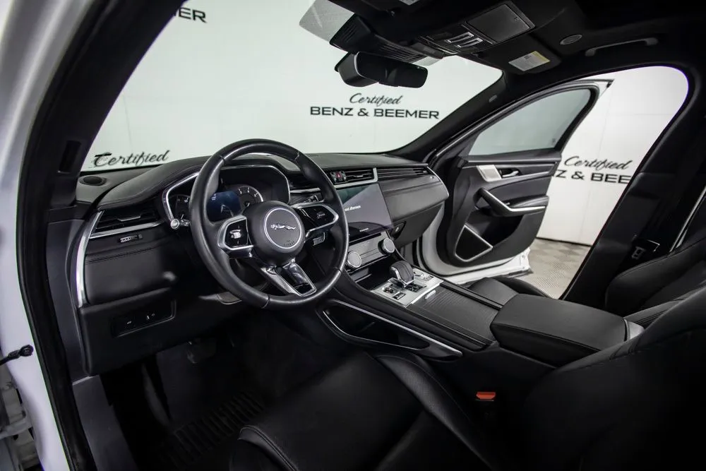 Jaguar F-PACE photo 20