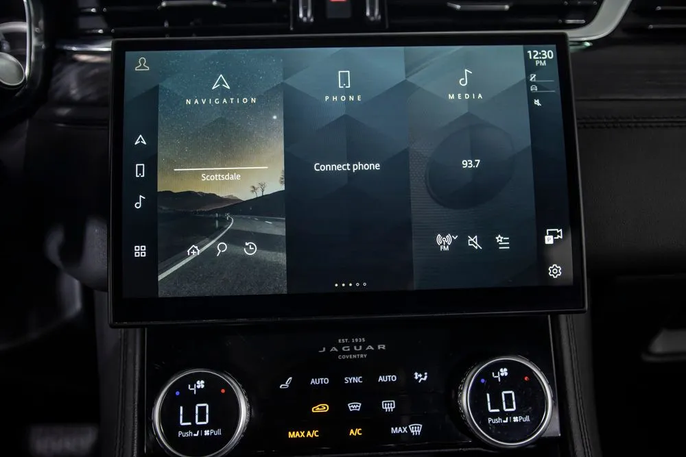 Jaguar F-PACE photo 28
