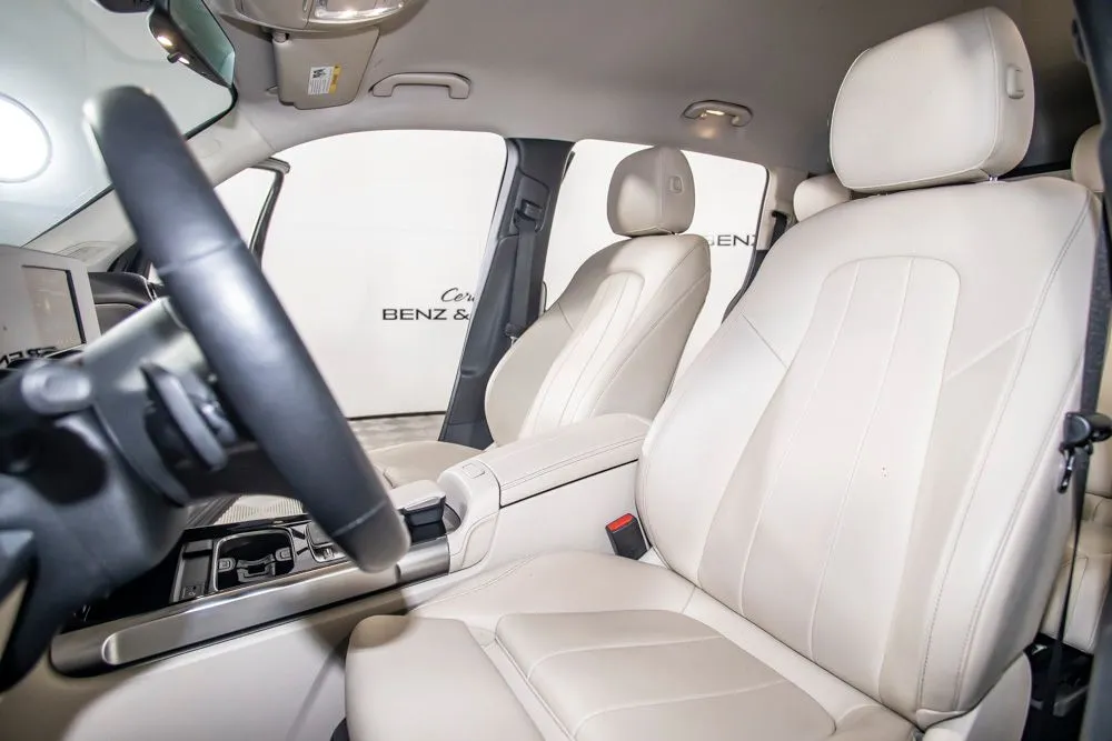 Mercedes-Benz GLB photo 13