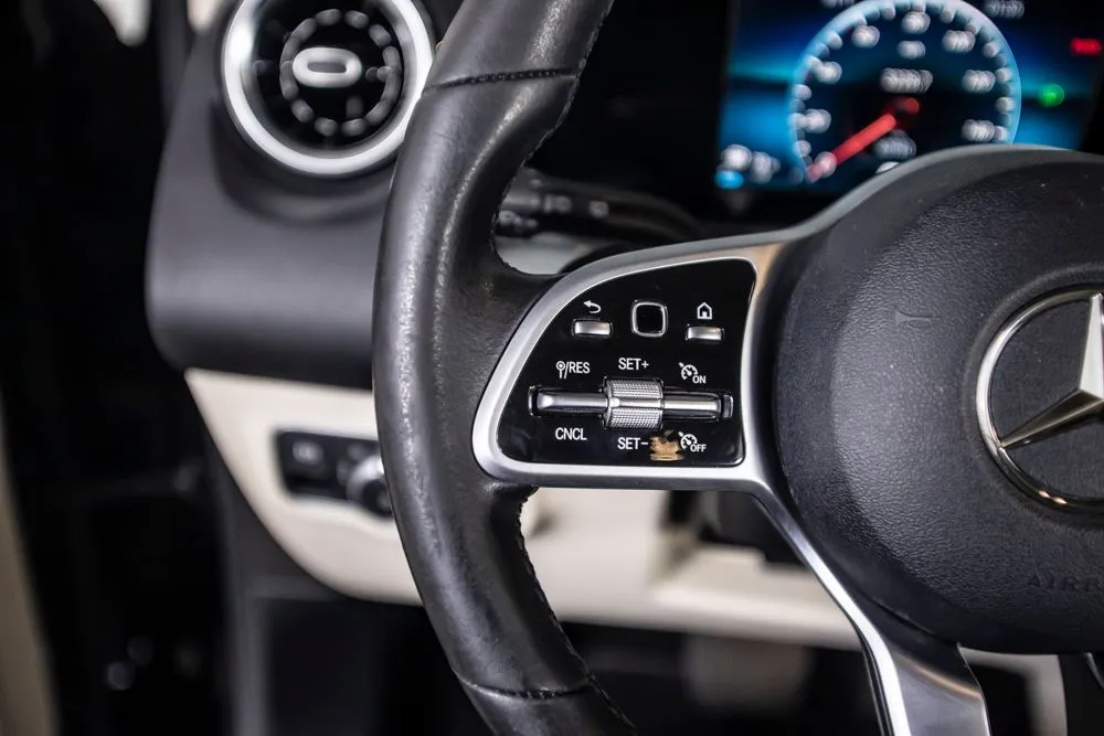 Mercedes-Benz GLB photo 34