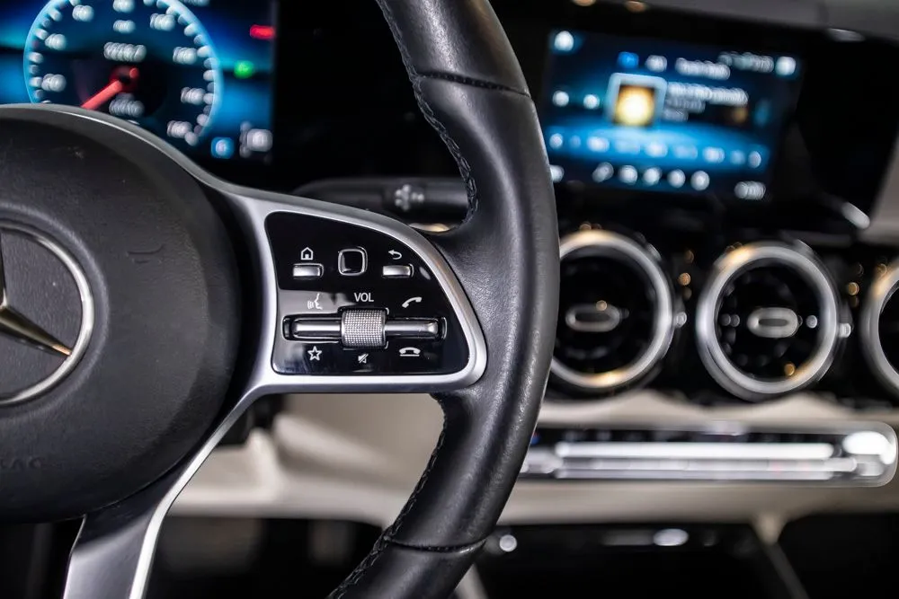 Mercedes-Benz GLB photo 35