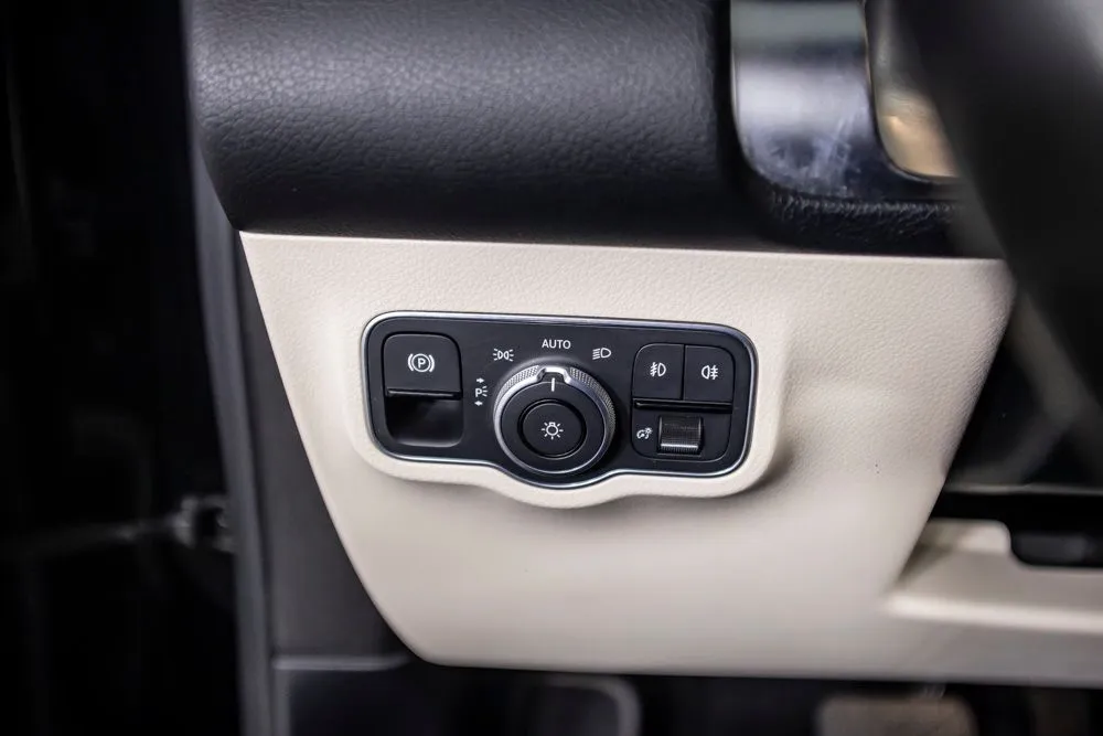 Mercedes-Benz GLB photo 33