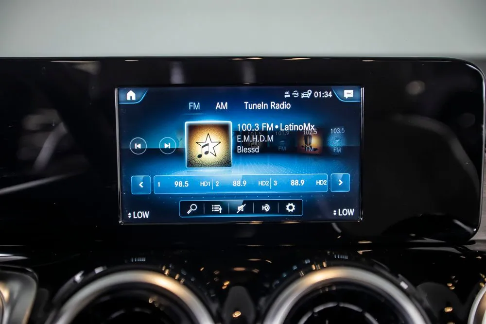 Mercedes-Benz GLB photo 26