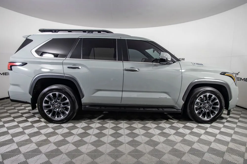 Toyota Sequoia photo 3