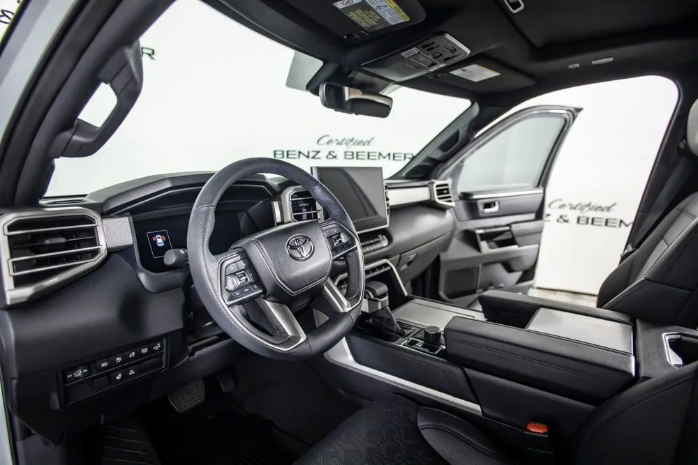 Toyota Sequoia photo 23