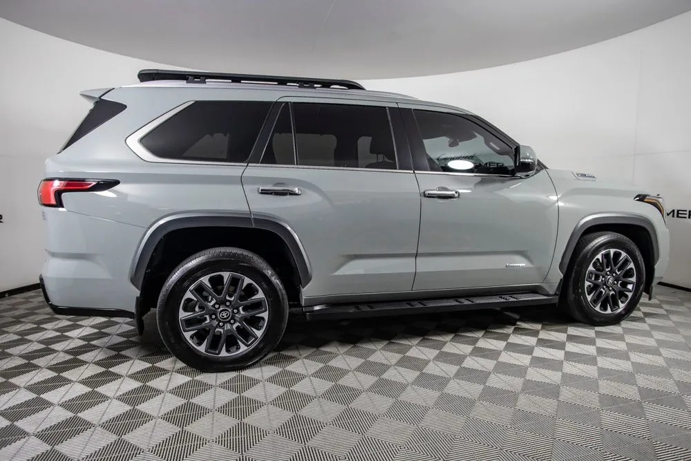 Toyota Sequoia photo 4
