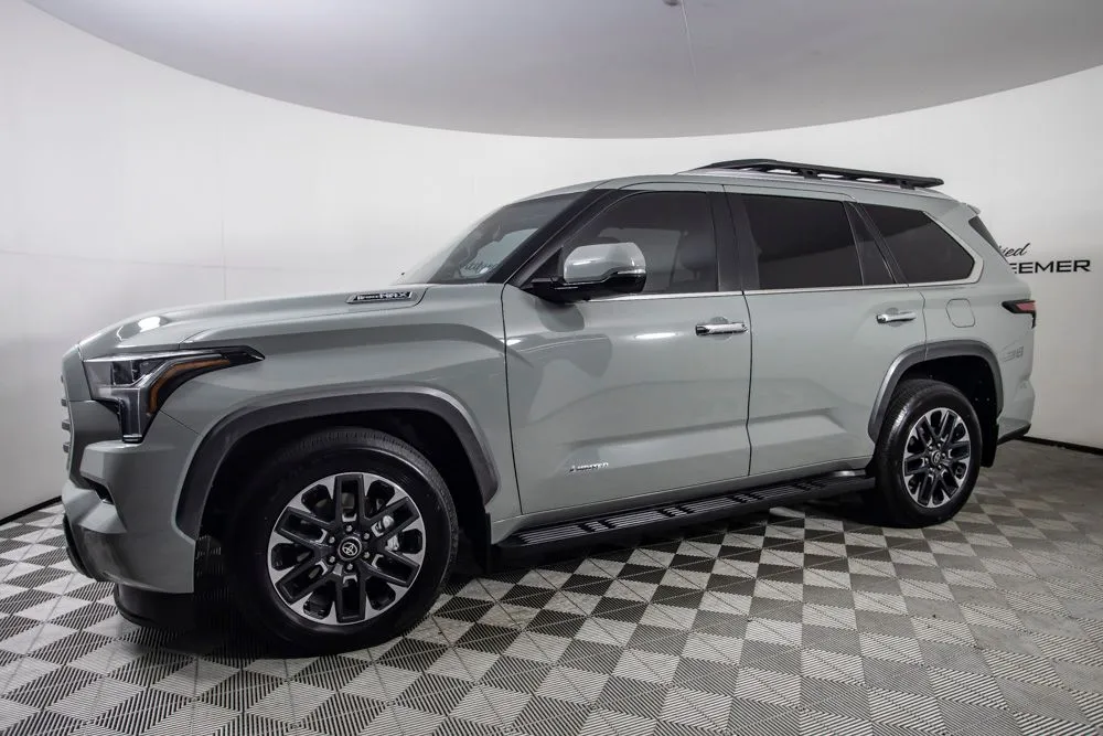 Toyota Sequoia photo 10